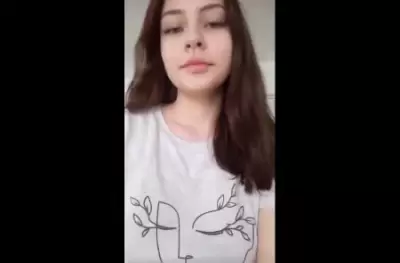 Порно видео бесплатно большие сиськи девушка снимает секс на телефон с помощью селфи палки